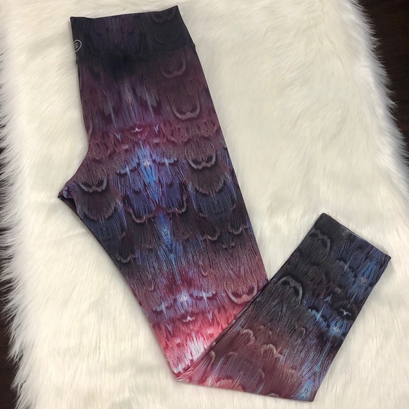 Barrel for Nadia Peacock Feather Yoga Leggings - Picture 2 of 4